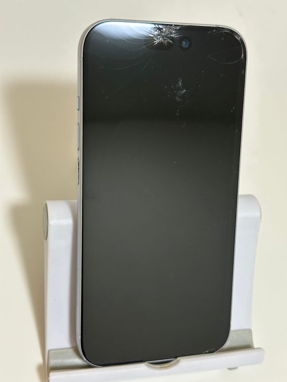 ���Хåƥ꡼98% SIM�ե꡼ iPhone15 128GB �֥롼