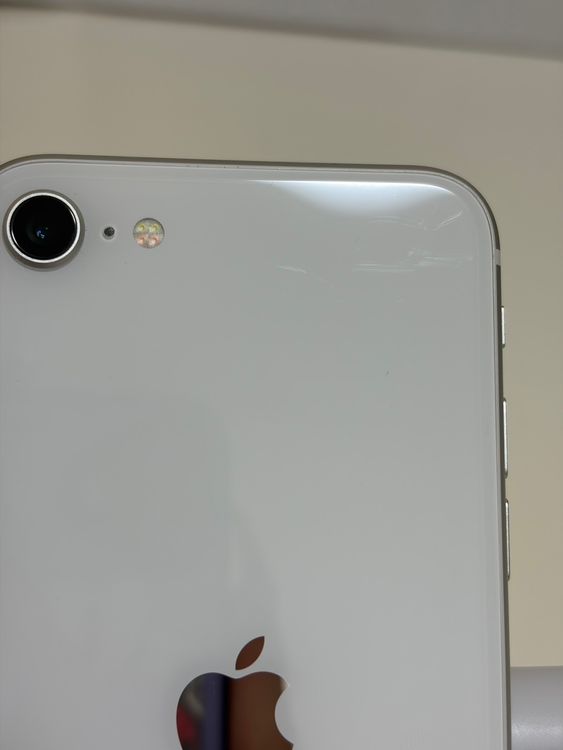 ���Хåƥ꡼82% SIM�ե꡼ iPhoneSE ��2���� 64GB �ۥ磻��