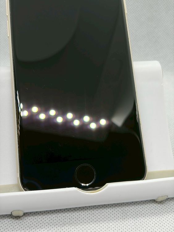 ��SIM�ե꡼ iPhoneSE ��3���� 128GB �������饤�� �Хåƥ꡼82%