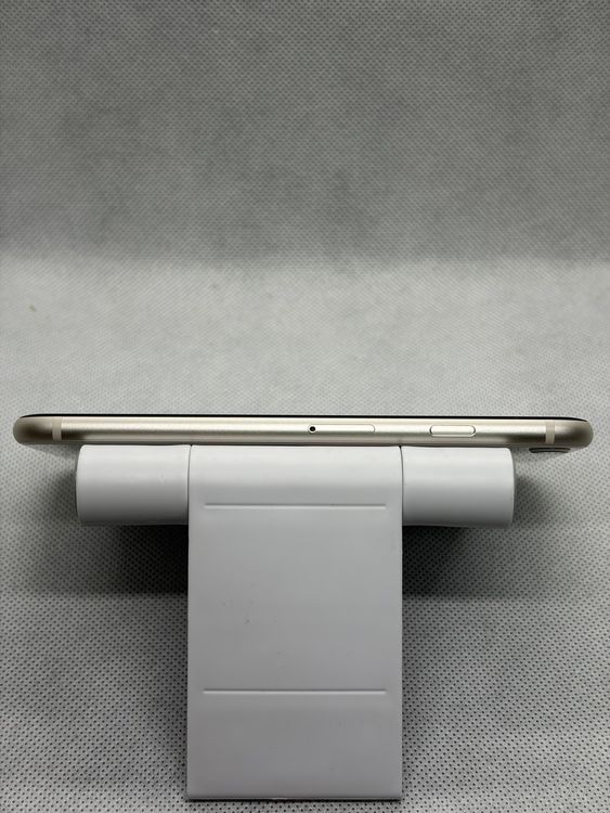 ��Ķ���� SIM�ե꡼ iPhoneSE ��3���� 64GB �������饤�� �Хåƥ꡼82%