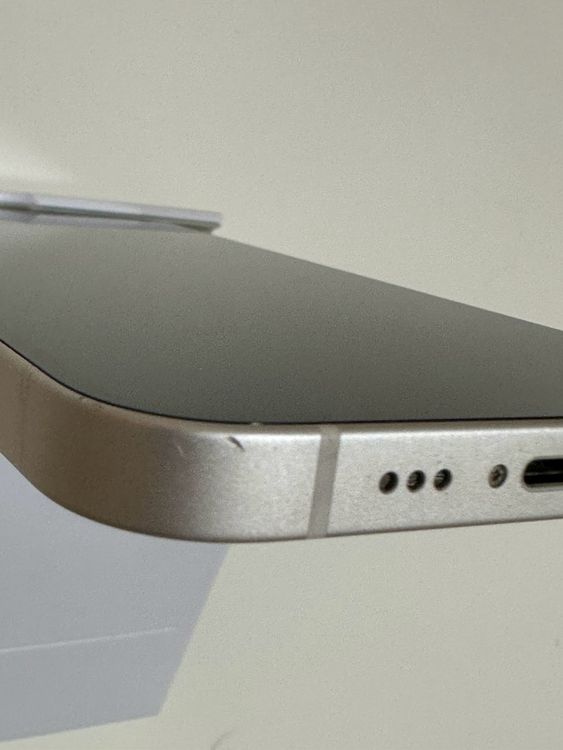 ���Хåƥ꡼84% SIM�ե꡼ iPhone13 128GB �������饤��
