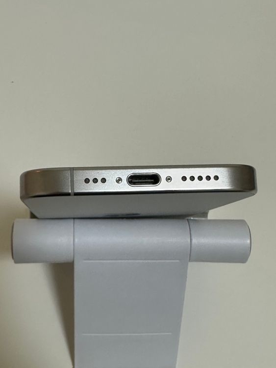 ��SIM�ե꡼ iPhone15Pro 128GB �ۥ磻�ȥ����˥���