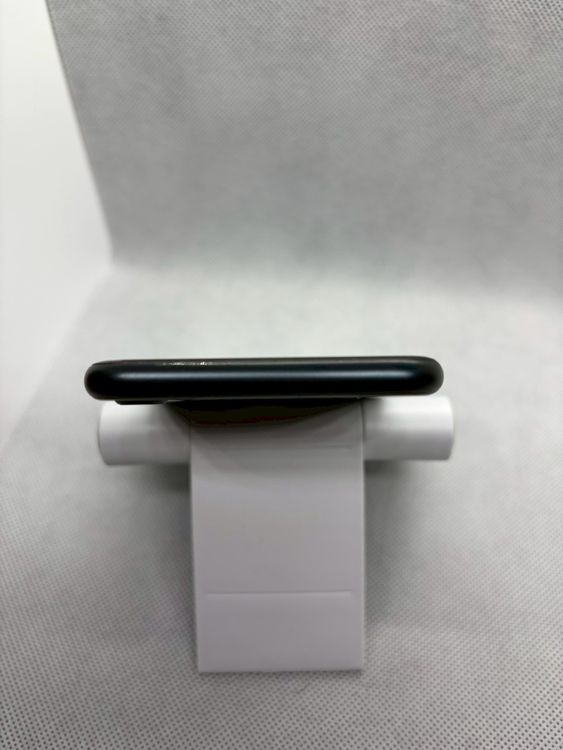 ��SIM�ե꡼ iPhoneSE ��3���� 128GB �ߥåɥʥ��� �Хåƥ꡼86%