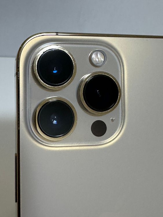 ���Хåƥ꡼81% SIM�ե꡼ iPhone13Pro 256GB �������