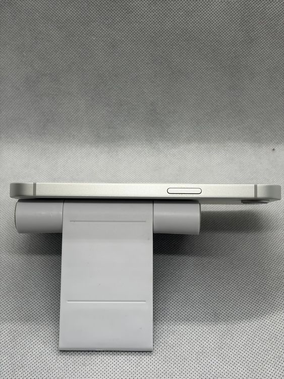 ���Хåƥ꡼90% SIM�ե꡼ iPhone16e 128GB �ۥ磻��