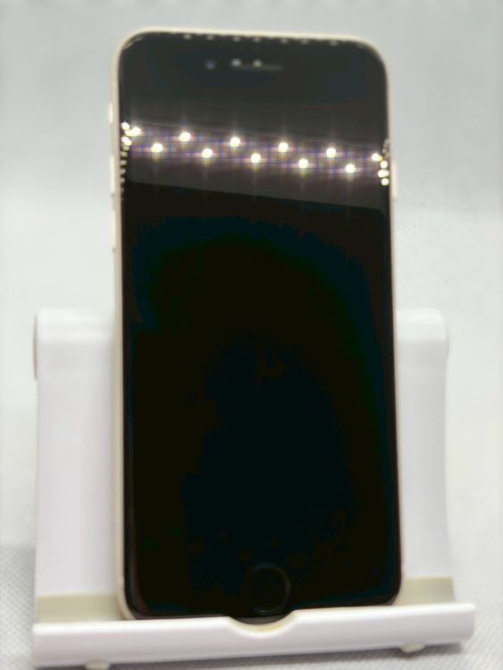 ���Хåƥ꡼88% Ķ���� SIM�ե꡼ iPhoneSE ��3���� 64GB �������饤��