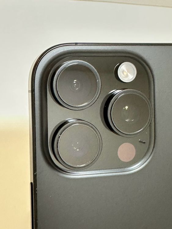 ������ �Хåƥ꡼93% SIM�ե꡼ iPhone16Pro 256GB �֥�å������˥���