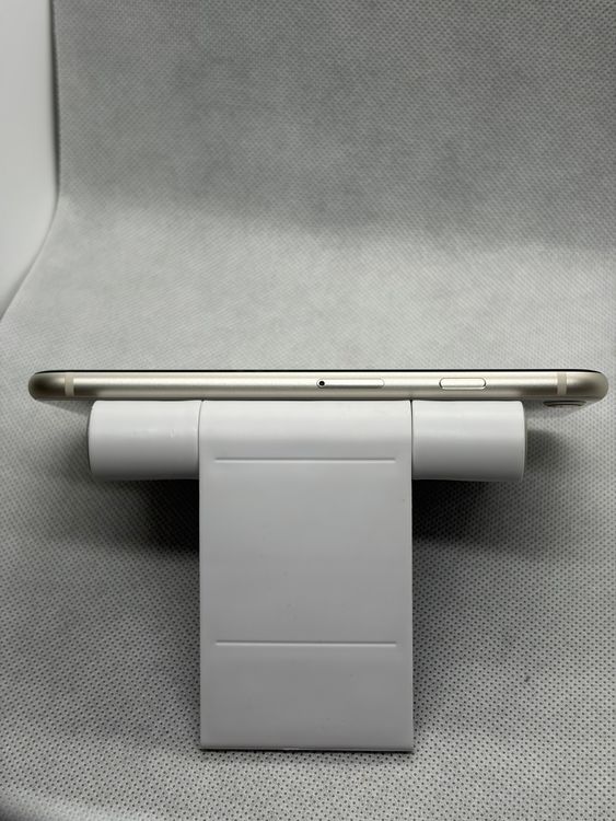 ��SIM�ե꡼ iPhoneSE ��3���� 64GB �������饤�ȡ��Хåƥ꡼80%