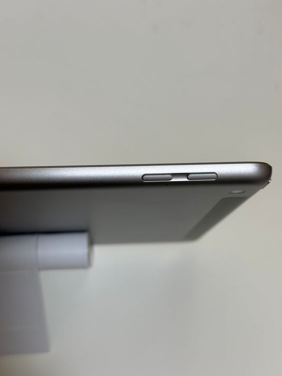��iPad ��6���� 32GB ���ڡ������쥤 SoftBank