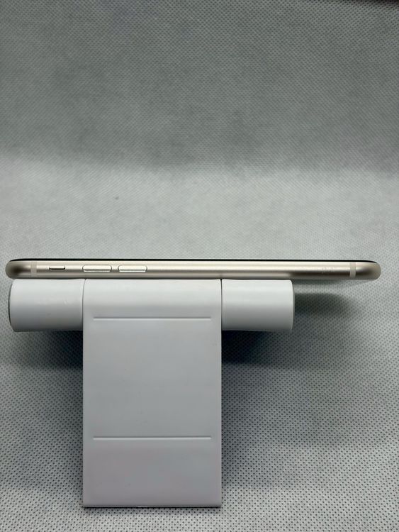 ��SIM�ե꡼ iPhoneSE ��3���� 64GB �������饤��
