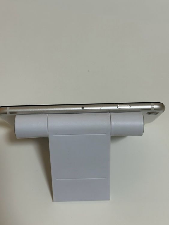 ��SIM�ե꡼ iPhoneSE ��3���� 128GB �������饤��