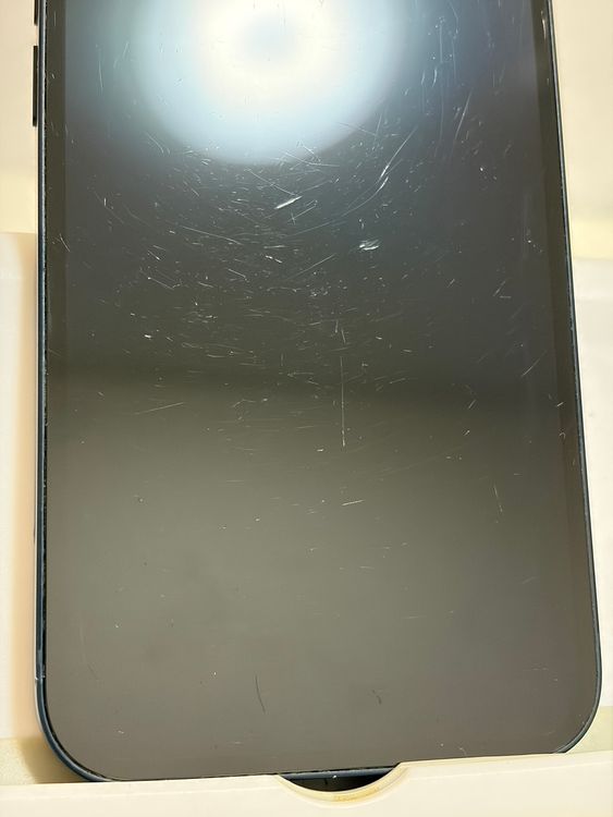 ���Хåƥ꡼85% SIM�ե꡼ iPhone13 128GB �ߥåɥʥ���