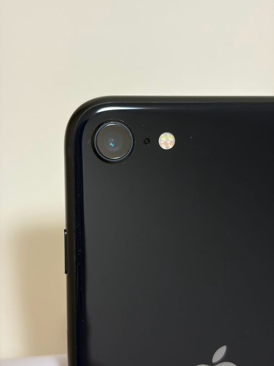 ���Хåƥ꡼83% Ķ���� SIM�ե꡼ iPhoneSE ��3���� 64GB �ߥåɥʥ���