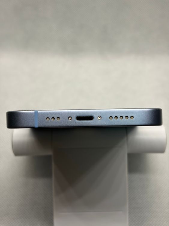 ���Хåƥ꡼84% SIM�ե꡼ iPhone14 128GB �֥롼