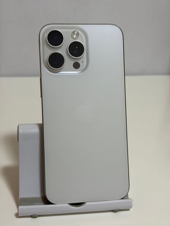 ���Хåƥ꡼82% SIM�ե꡼ iPhone15ProMax 256GB �ۥ磻�ȥ����˥���