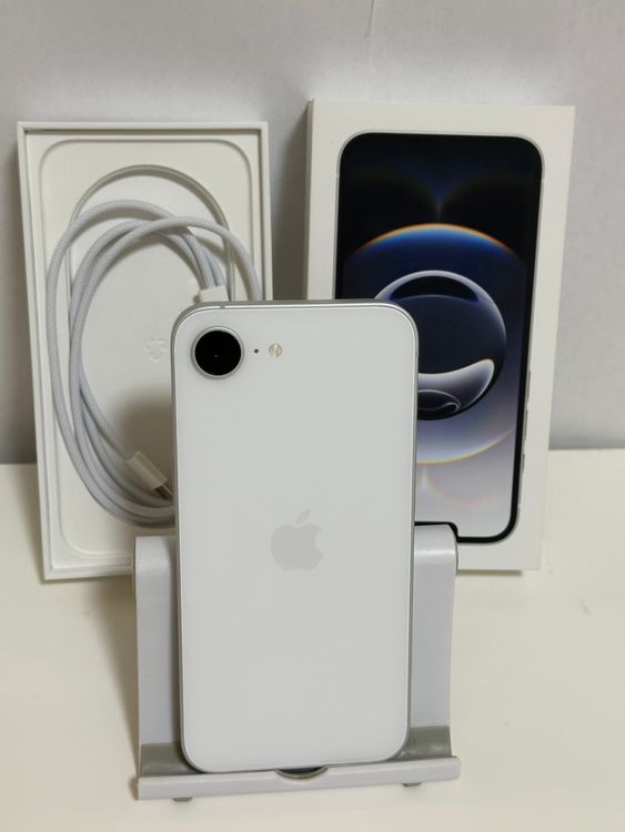 ������Ʊ�� �Хåƥ꡼100% SIM�ե꡼ iPhone16e 512GB �ۥ磻��