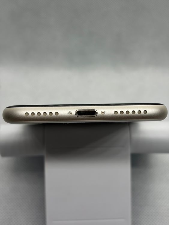 ��Ķ���� SIM�ե꡼ iPhoneSE ��3���� 64GB �������饤�� �Хåƥ꡼82%