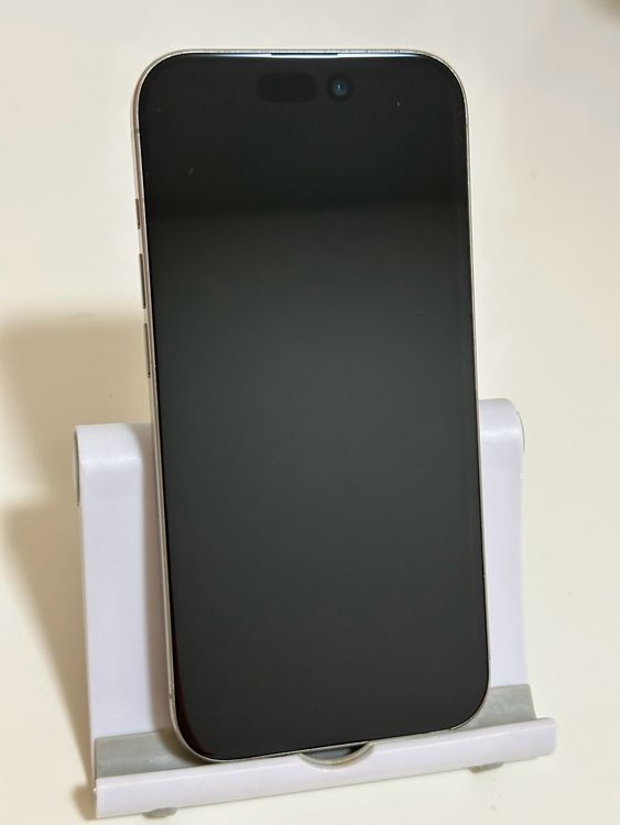 ���Хåƥ꡼84% SIM�ե꡼ iPhone15Pro 256GB �ʥ���������˥���