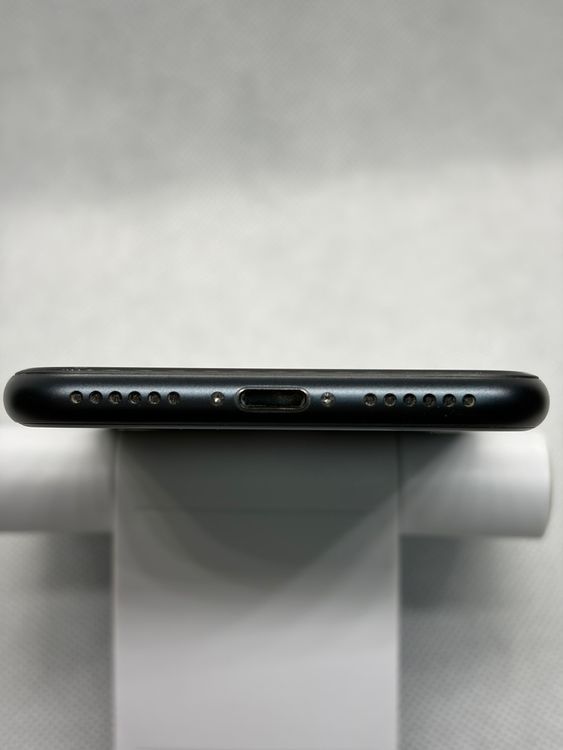 ��Ķ���� �Хåƥ꡼89% SIM�ե꡼ iPhoneSE ��3���� 256GB �ߥåɥʥ���