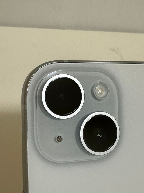 ���Хåƥ꡼82% SIM�ե꡼ iPhone15 128GB �֥롼