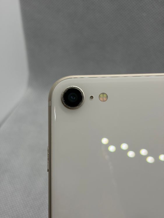 ��SIM�ե꡼ iPhoneSE ��3���� 64GB �������饤�� �Хåƥ꡼81%