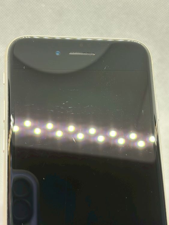 ���Хåƥ꡼84% SIM�ե꡼ iPhoneSE ��3���� 64GB �������饤��