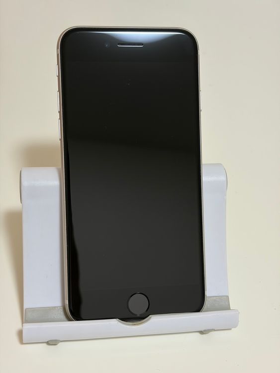 ���Хåƥ꡼85% Ķ���� SIM�ե꡼ iPhoneSE ��3���� 64GB �������饤��