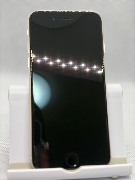 ���Хåƥ꡼84% SIM�ե꡼ iPhoneSE ��3���� 64GB �������饤��