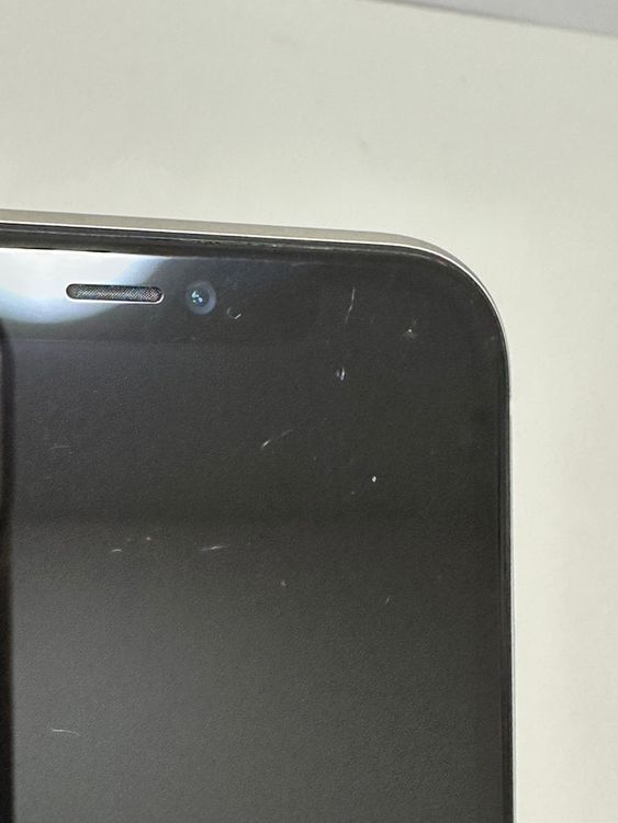 ���Хåƥ꡼86% SIM�ե꡼ iPhone11 64GB �ۥ磻��