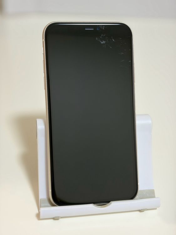 ���Хåƥ꡼81% SIM�ե꡼ iPhone11 128GB �ۥ磻��