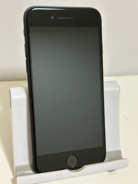 ���Хåƥ꡼82% SIM�ե꡼ iPhoneSE ��3���� 128GB �ߥåɥʥ���