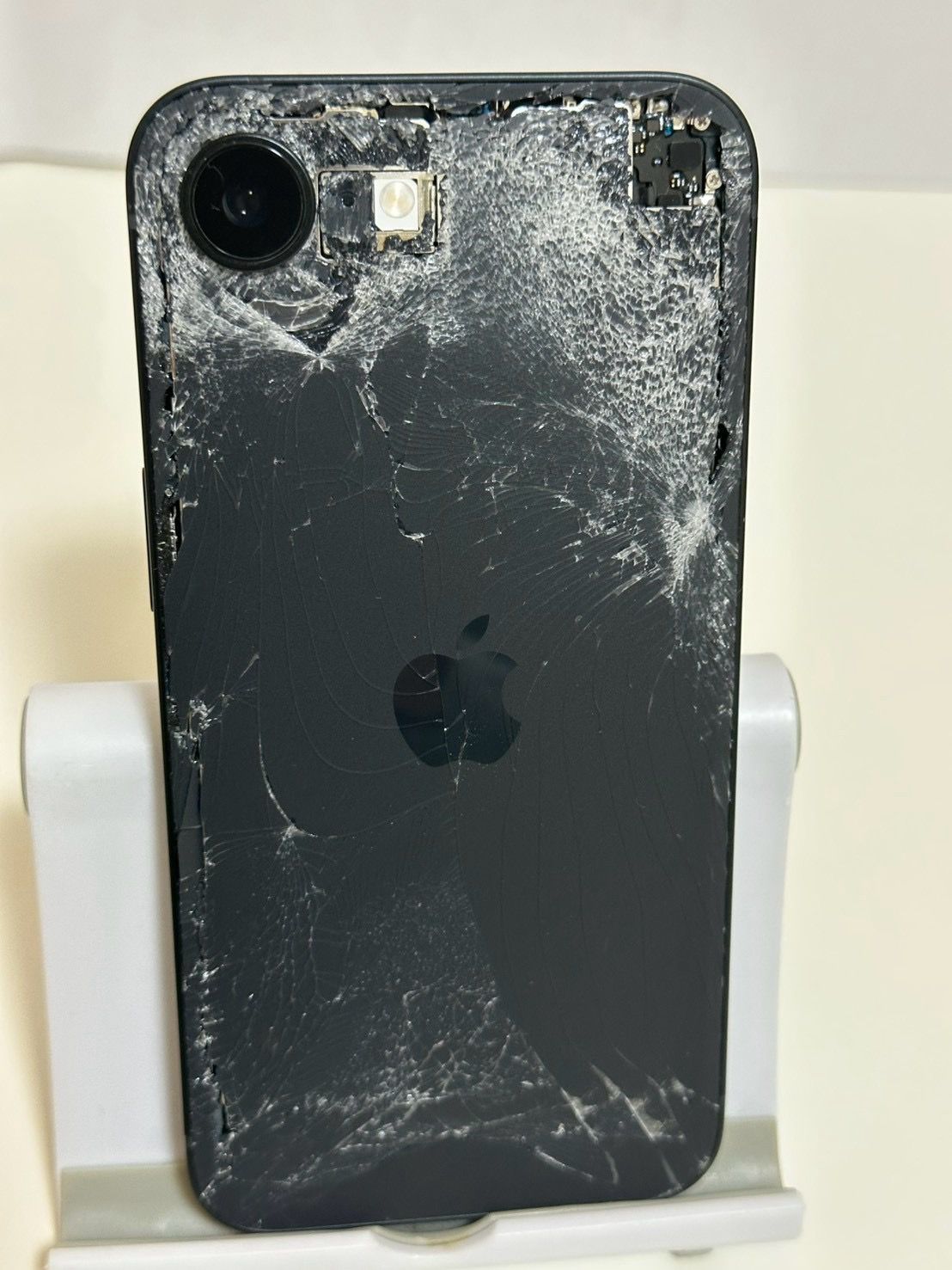 ムスビー｜○バッテリー100% SIMフリー iPhone16e 128GB ブラック