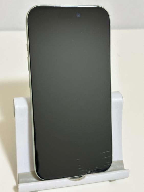 ���Хåƥ꡼82% SIM�ե꡼ iPhone15 256GB ���꡼��