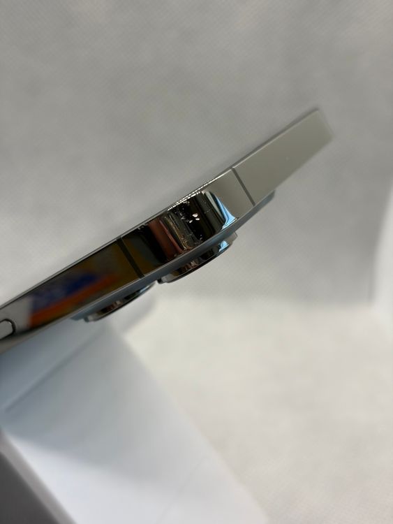 ���Хåƥ꡼80% SIM�ե꡼ iPhone13Pro 256GB ����ե�����