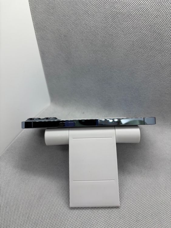 ���ϥԥͥ��ͥå� SIM�ե꡼ iPhone13Pro 256GB ������֥롼 �Хåƥ꡼82%