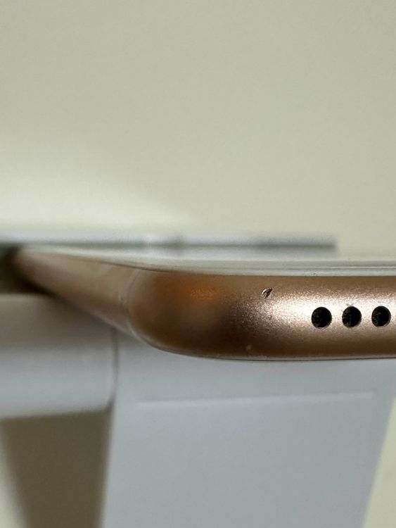 ���Хåƥ꡼84% SIM�ե꡼ iPhone8 64GB �������