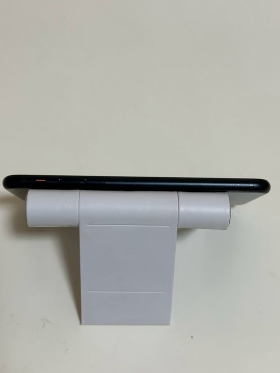 ���Хåƥ꡼81% SIM�ե꡼ iPhoneSE ��3���� 64GB �ߥåɥʥ���
