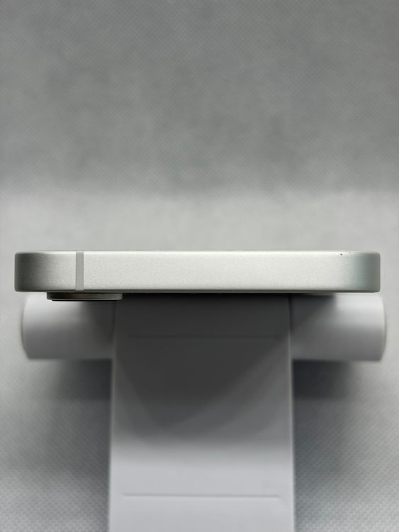 ���Хåƥ꡼90% SIM�ե꡼ iPhone16e 128GB �ۥ磻��