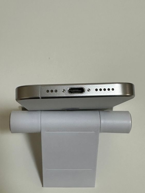 ��SIM�ե꡼ iPhone15Pro 256GB �ۥ磻�ȥ����˥���