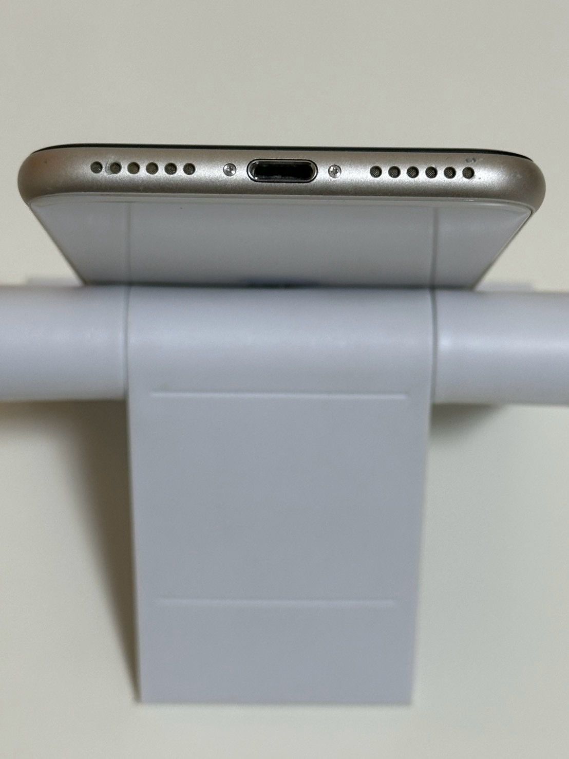 ムスビー｜○バッテリー82% SIMフリー iPhoneSE 第3世代 64GB スター