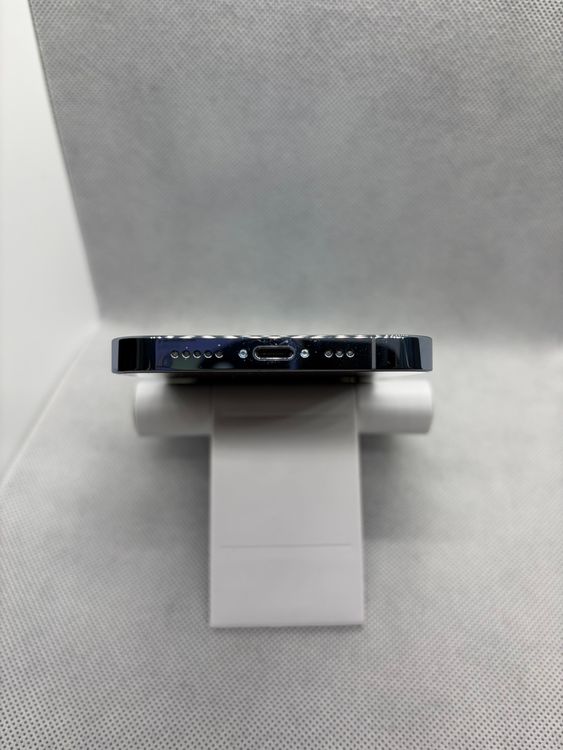 ���Хåƥ꡼100% SIM�ե꡼ iPhone13Pro 256GB ������֥롼