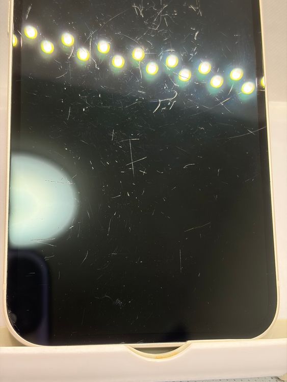 ���Хåƥ꡼85% SIM�ե꡼ iPhone14 128GB �������饤��