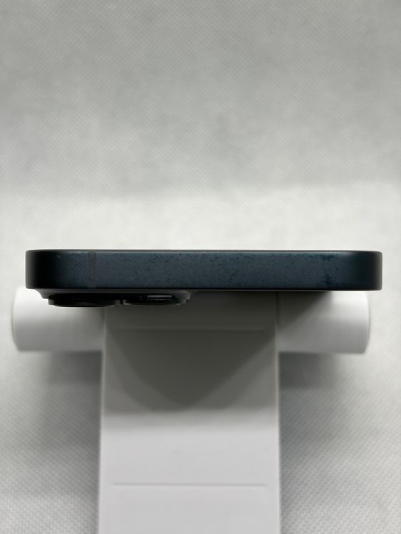 ���Хåƥ꡼84% SIM�ե꡼ iPhone14 128GB �ߥåɥʥ���