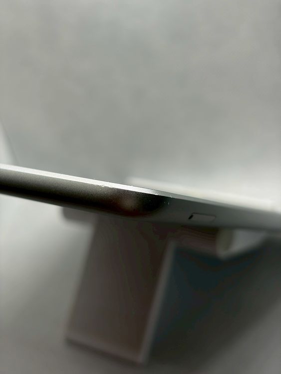 ��SIM�ե꡼ iPad ��6���� 32GB ���졼