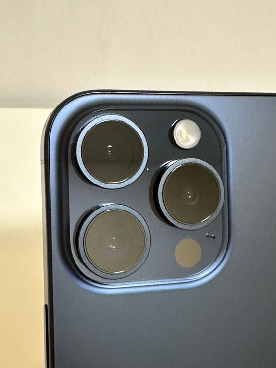 ���Хåƥ꡼98% SIM�ե꡼ iPhone15Pro 256GB �֥롼�����˥���