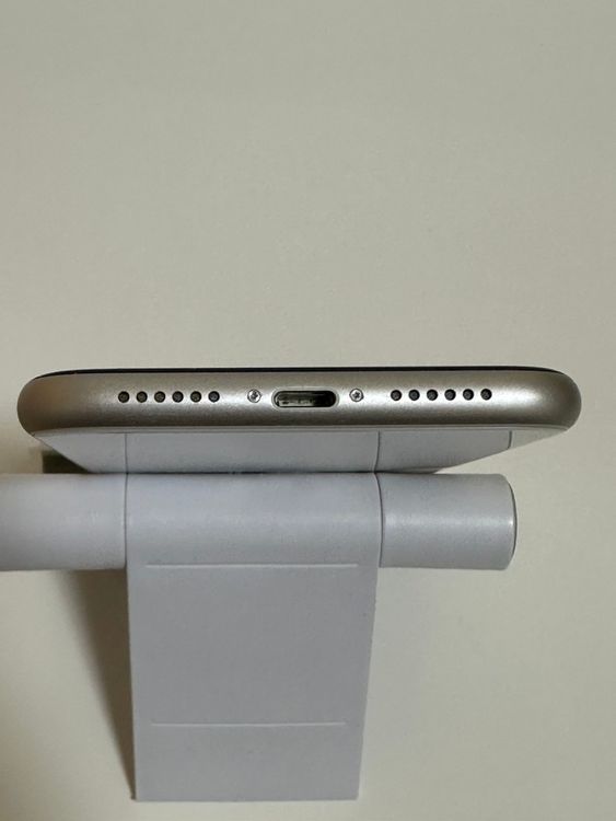 ���Хåƥ꡼92% SIM�ե꡼ iPhone11 64GB �ۥ磻��