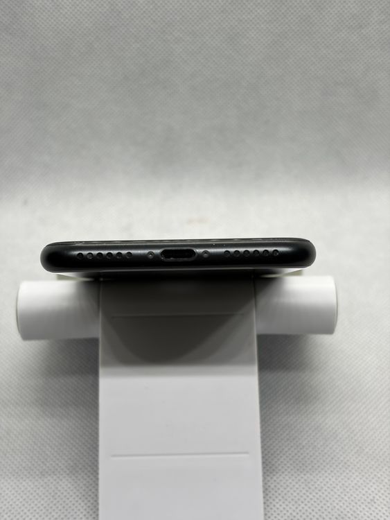 ���Хåƥ꡼84% SIM�ե꡼ iPhoneSE ��2���� 64GB �֥�å�