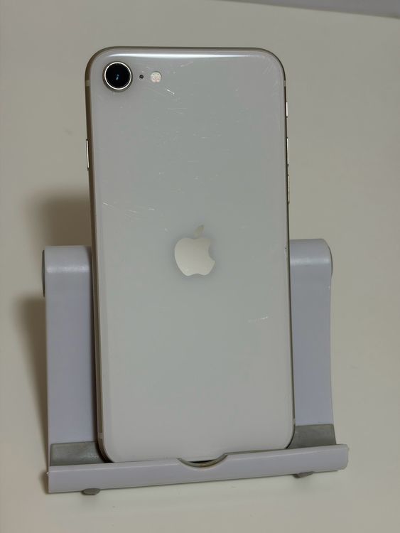 ���Хåƥ꡼94% SIM�ե꡼ iPhoneSE ��3���� 64GB �������饤��