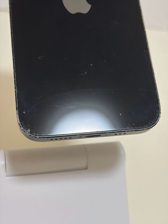 ���Хåƥ꡼84% SIM�ե꡼ iPhone13 128GB �ߥåɥʥ���