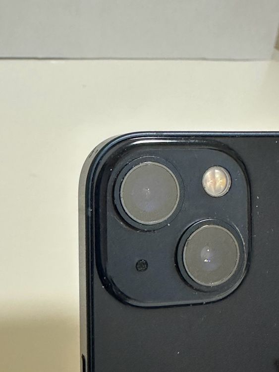���Хåƥ꡼84% SIM�ե꡼ iPhone13 256GB �ߥåɥʥ���